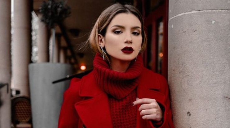 12 festive σχέδια νυχιών που θα σε βάλουν σε γιορτινή διάθεση