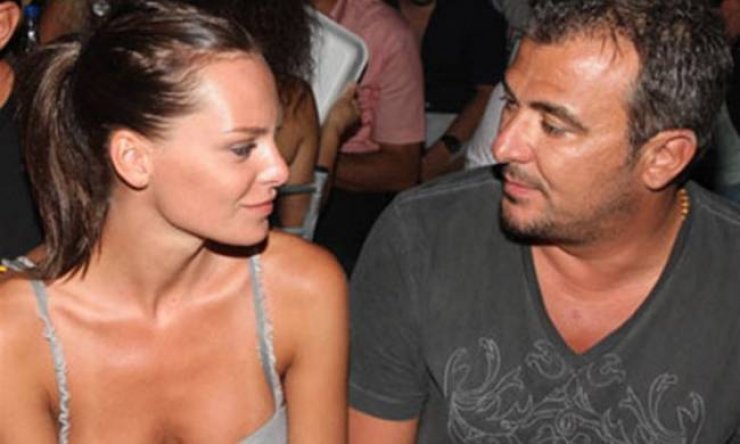 Ποιοι πιέζουν τον Αντώνη Ρέμο να παντρευτεί την Υβόννη;