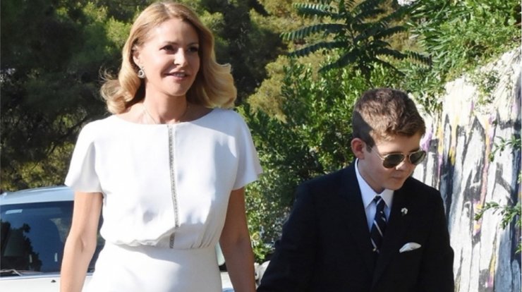 Τζένη Μπαλατσινού: Για πρώτη φορά ο φωτογραφικός φακός την απαθανάτισε σε έξοδο μαζί με τους γιους της [εικόνες]