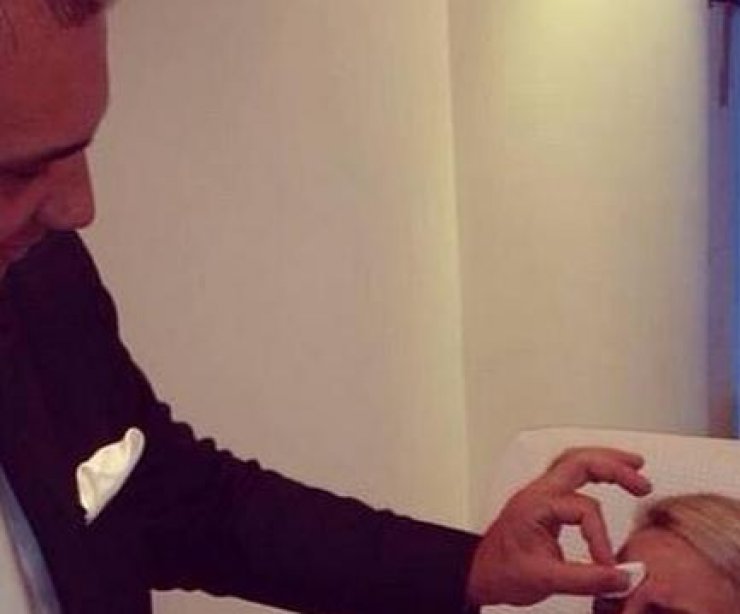 Ακομπλεξάριστη! Η Ελληνίδα παρουσιάστρια κάνει botox και μας το δείχνει!