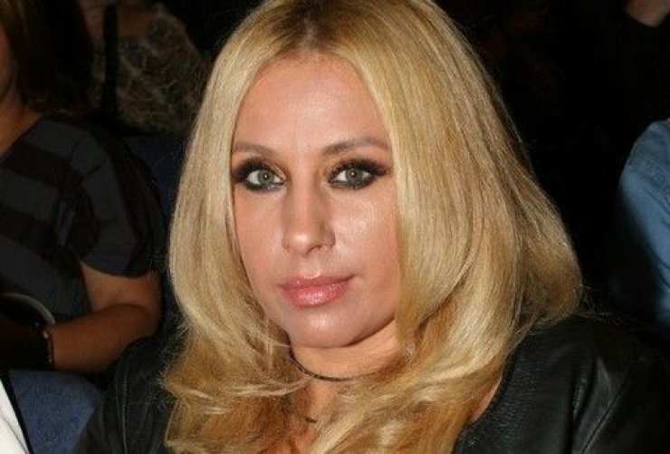 Συντετριμμένη στην κηδεία της γιαγιά της η Γωγώ Μαστροκώστα...