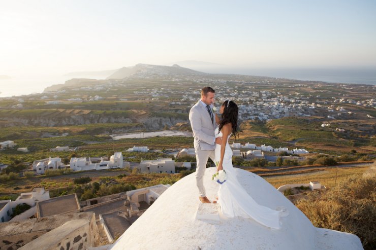 Όνειρο ζωής για τους ξένους ένας γάμος στη Σαντορίνη