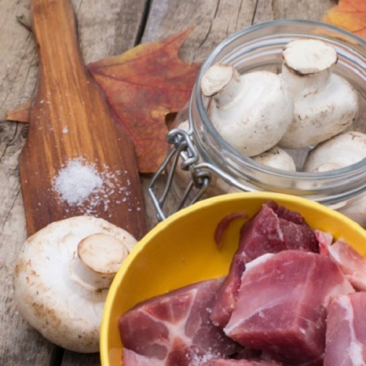 Πως να καθαρίσετε την κουζίνα σας από τις μυρωδιές του πασχαλινού τραπεζιού