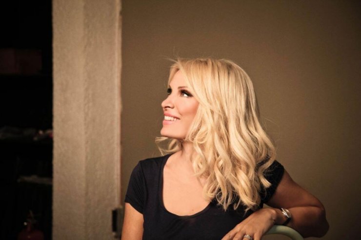 Ελένη Μενεγάκη: Το μήνυμα της στο twitter για τη γιορτή του Άγγελου της!