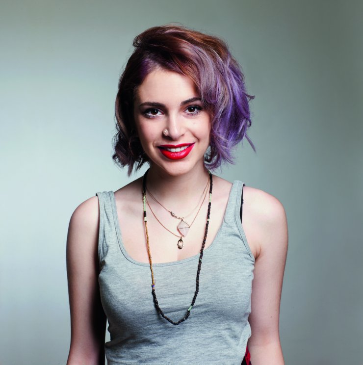 Η Κατερίνα Καμπανέλλη αγνώριστη! Ξύρισε γουλί τα μαλλιά της