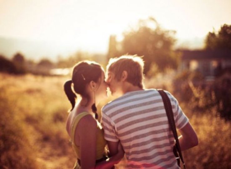 Έρευνα: Όταν έχει ήλιο οι γυναίκες υποκύπτουν στο φλερτ!