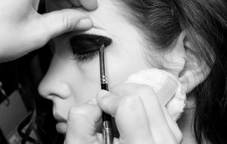 Μακιγιάζ: 7 κόλπα για να βαφτείς τέλεια