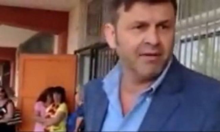 Απίστευτο: Αποχώρησε από τον Αγιασμό ο Γκλέτσος. Τσακώθηκε με τον ιερέα!