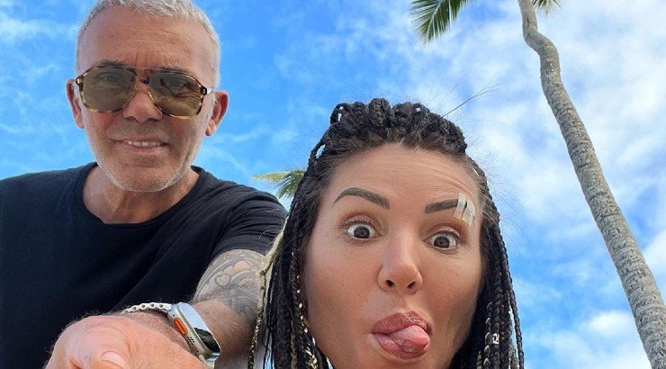 Στέλιος Ρόκκος: Οι πρώτες εικόνες στις παραλίες του Άγιου Δομίνικου με τη σύζυγο του