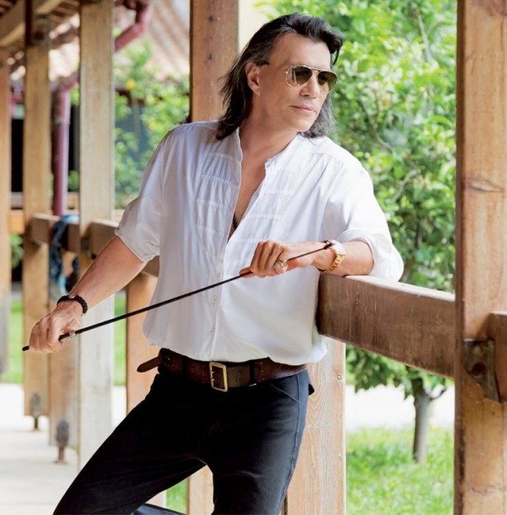 Ηλίας Ψινάκης: Έκανε και πάλι τους δημοσιογράφους να σκάσουν από τα γέλια με την ατάκα του