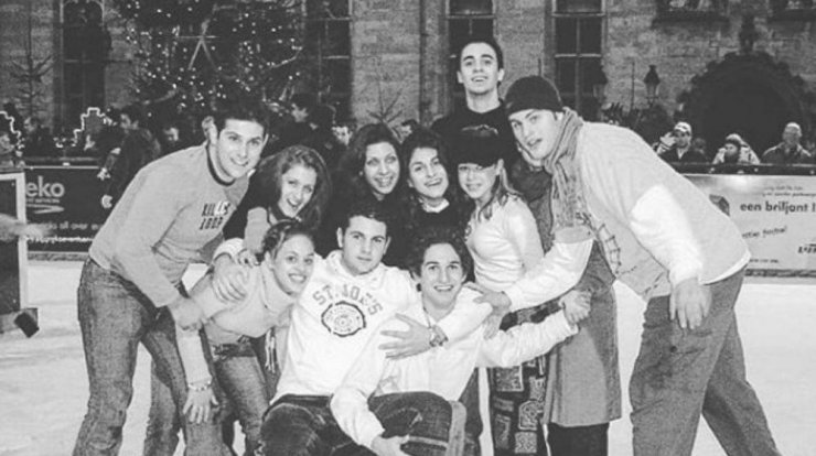 Αναγνωρίζετε τον Κύπριο ηθοποιό στη φωτογραφία που ποζάρει πριν από 15 χρόνια;