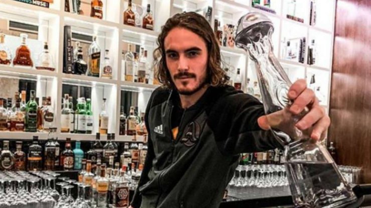 "Τσακώσαμε" τον Στέφανο Τσιτσιπά στην Κύπρο αμέσως μετά την κατάκτηση του τίτλου του!