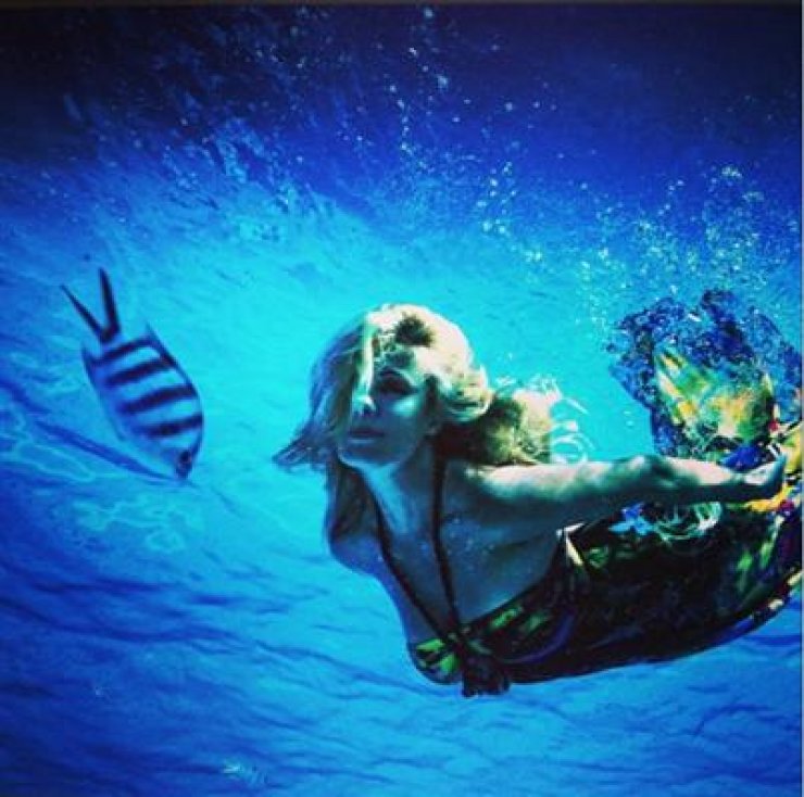 Ζέτα Μακρυπούλια: Υποβρύχια φωτογράφηση στο βυθό!