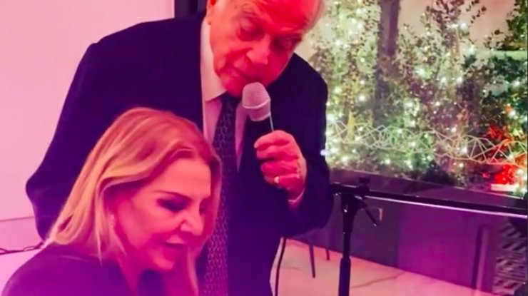 Kάτια Θεοδότου: Το συγκινητικό αντίο στον Νίκο Ρολάνδη τραγουδώντας μαζί το αγαπημένο του τραγούδι