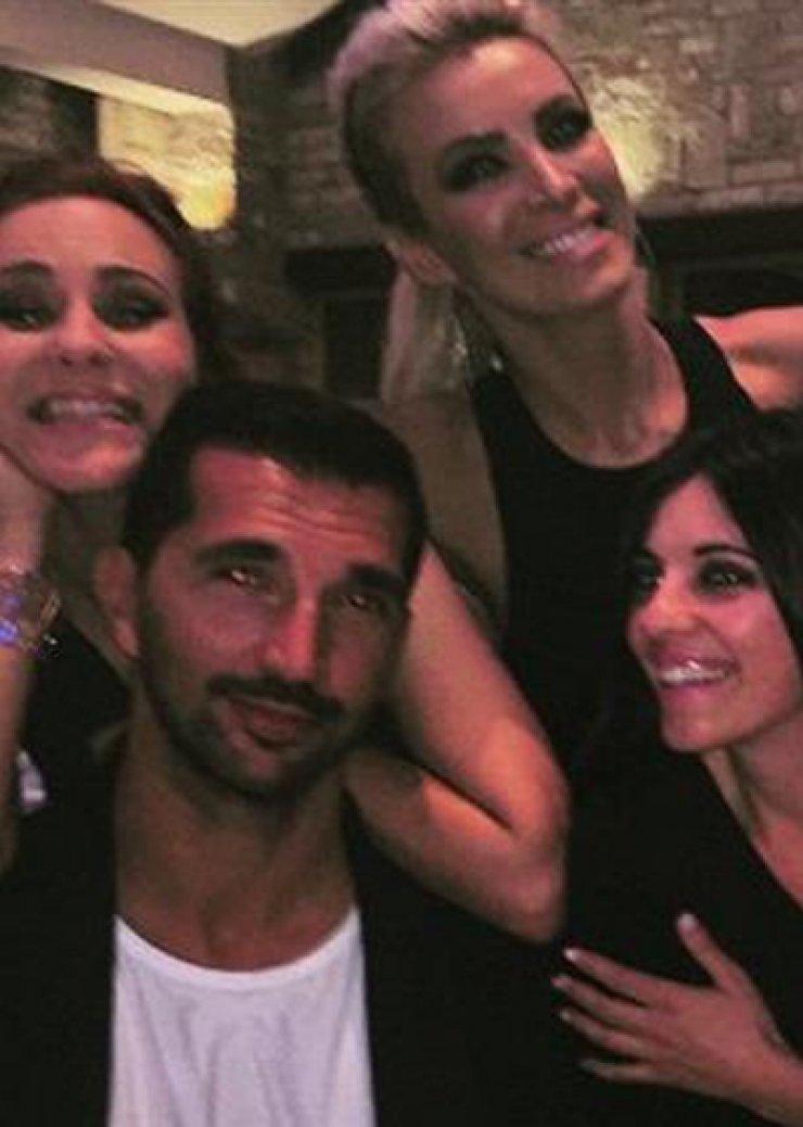 Η Ελένη παντρεύτηκε χθες το απόγευμα και όλος ο Alpha ήταν εκεί! Δείτε φωτογραφίες