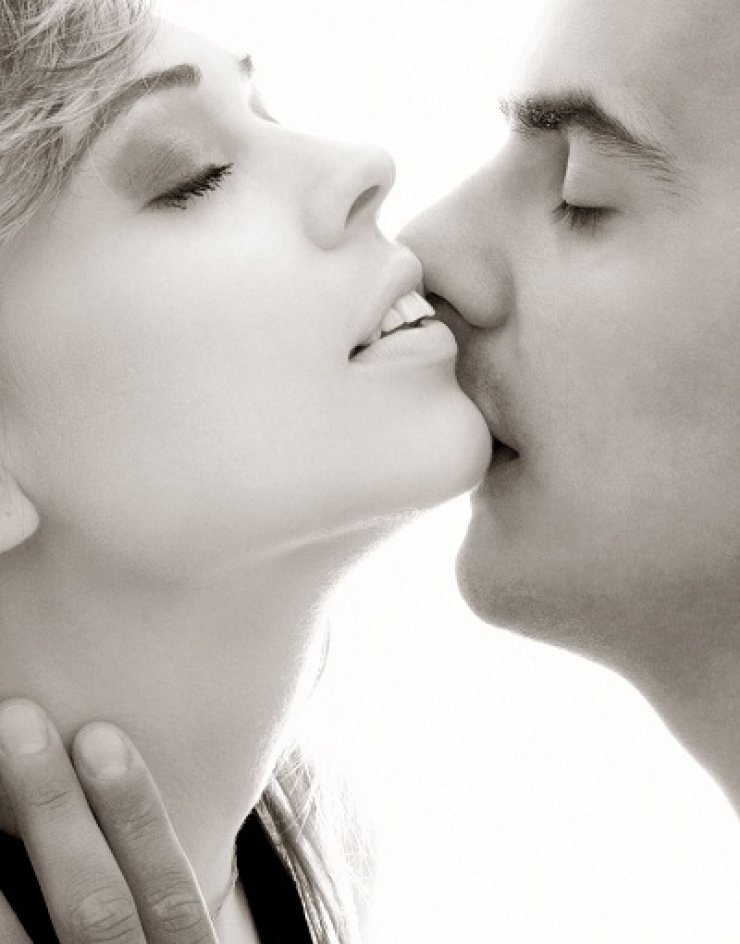 Πόσες θερμίδες καις με ένα φιλί;