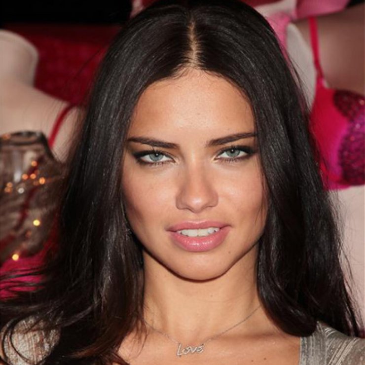 Γέννησε η Adriana Lima! 
