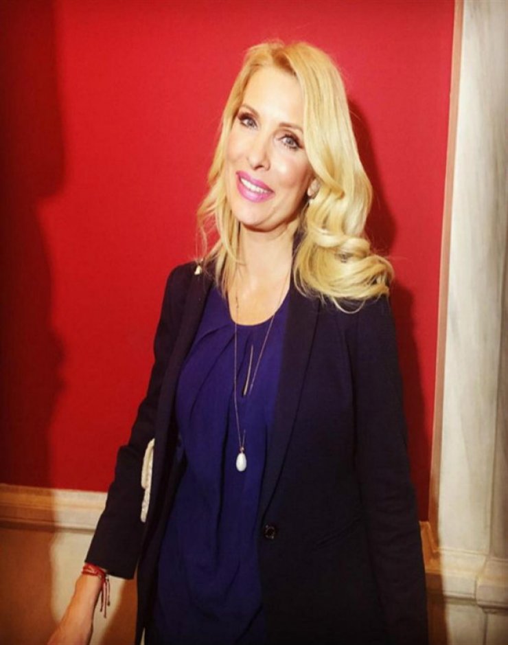 Ελένη Μενεγάκη: Αποκάλυψε on camera το μυστικό ομορφιάς της!