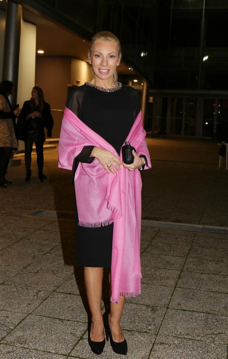 Έλενα Τσαβαλιά : Το σκύψιμο της με τα εκατομμύρια views [βίντεο]