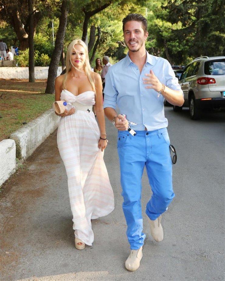 H Βίκυ Κάβουρα λύνει την σιωπή της για πρώτη φορά: Γιατί χώρισε με τον Οικονομόπουλο;