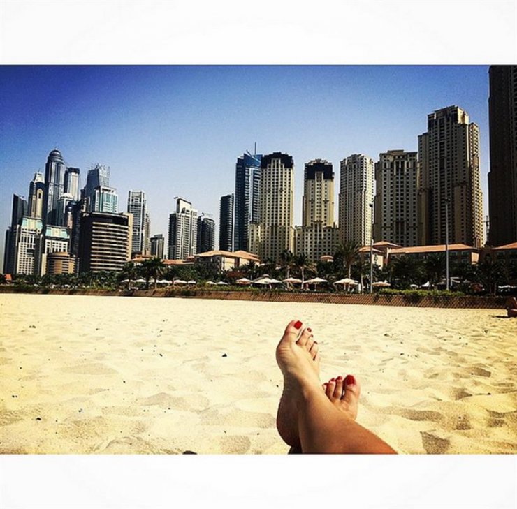 Η Ελληνίδα τραγουδίστρια άφησε για λίγο το κρύο και απολαμβάνει τον ήλιο του Dubai