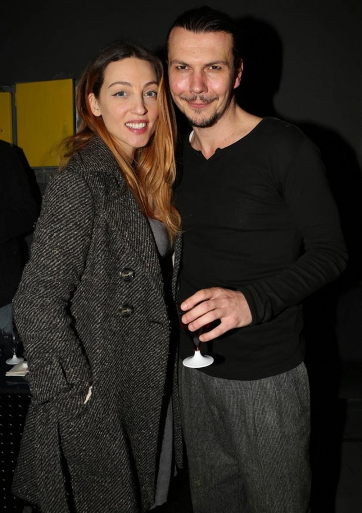 Βανέσσα Αδαμοπούλου: Μας δείχνει την πολύ φουσκωμένη της κοιλίτσα σε μια πολύ τρυφερή φωτογραφία με τον σύζυγό της