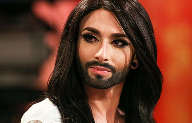 Διάσημες με μούσι αλά Conchita!