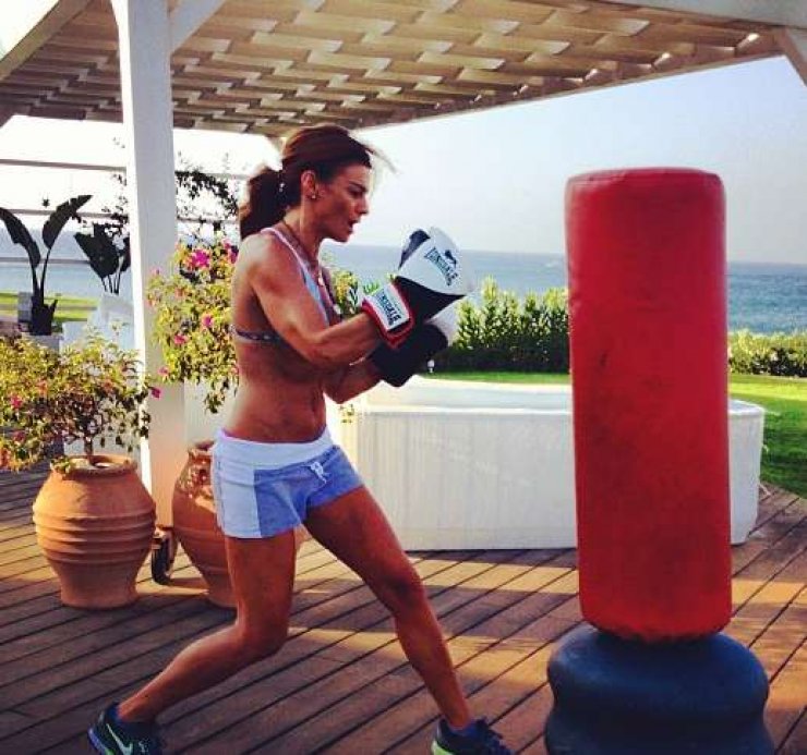 Ραμόνα Φίλιπ: Παίζει μποξ...