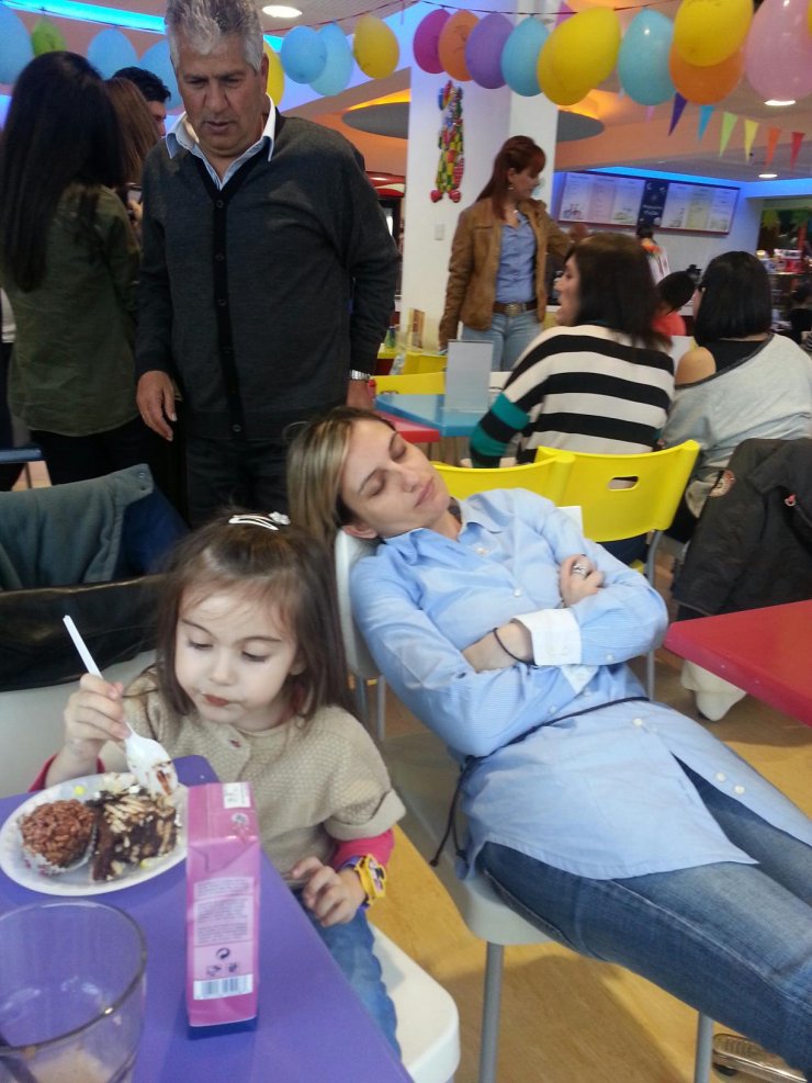 Γ. Αλεξανδρινού: Αποκοιμήθηκε σε παιδικό πάρτι