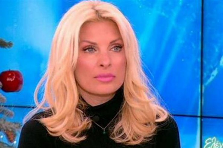 Ελένη Μενεγάκη: Γιατί εμφανίστηκε μαυρισμένη στην εκπομπή;