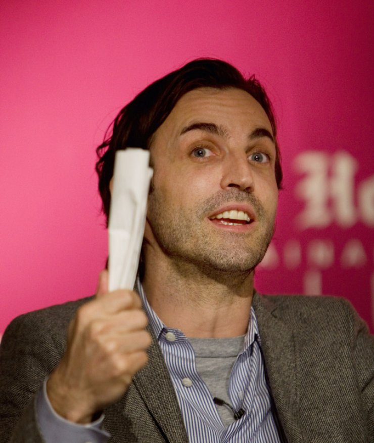 Ο οίκος Balenciaga τάσσεται κατά της ανορεξίας