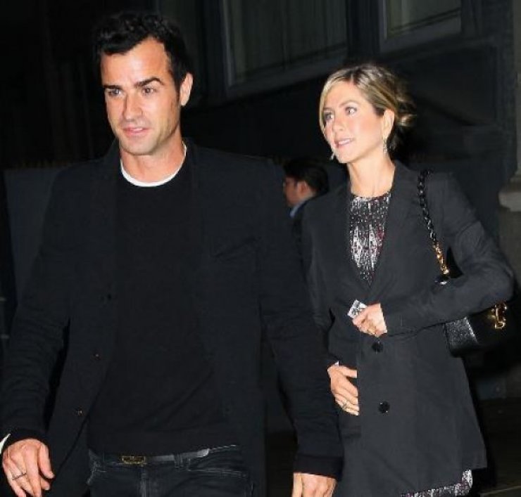  O αυστηρός κανόνας που έθεσε ο Theroux στην Aniston για το γάμο