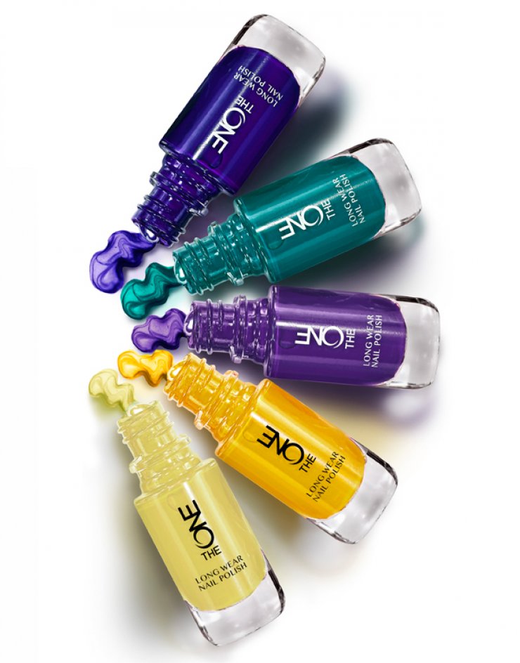 Κάντε βουτιά στο χρώμα με τα νέα Nail Polish "The One"