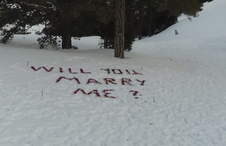 Ποια Κύπρια παρουσιάστρια δέχτηκε αυτή τη ρομαντική πρόταση γάμου;