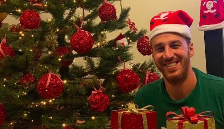 Τάσος Θεοδώρου: Στόλισε δυόμιση μήνες πριν τα Χριστούγεννα το δέντρο του [εικόνες]