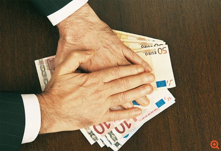 Αποζημιώσεις €4 εκατ. στους λογαριασμούς απερχόμενων βουλευτών