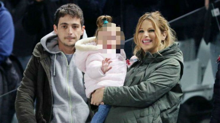 Στο γήπεδο η Χριστιάνα Αριστοτέλους και η μικρή Μελίνα για να δουν το Γιώργο Εφραίμ