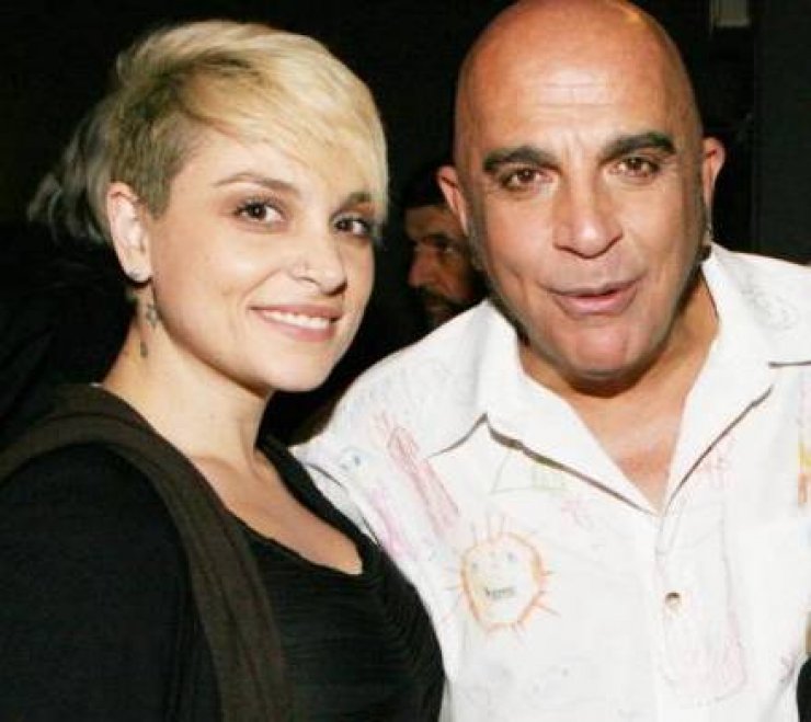 Δείτε φωτογραφία του Γιάννη Ζουγανέλη με την κόρη του Ελεονώρα από το 1983!