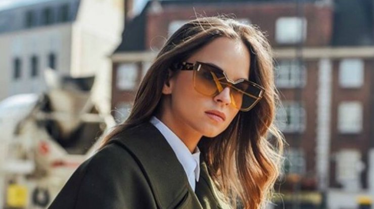 Πατρίτσια Μίλικ Περιστέρη: Δείτε την να ποζάρει ημίγυμνη στο κρεβάτι