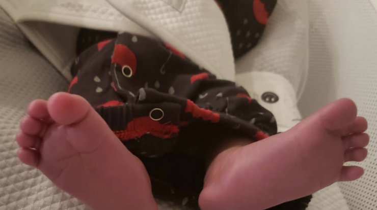 Η πρώτη φωτογραφία στο σπίτι με το αγγελούδι της μετά τα νέα ότι έγινε μητέρα μέσω παρένθετης 