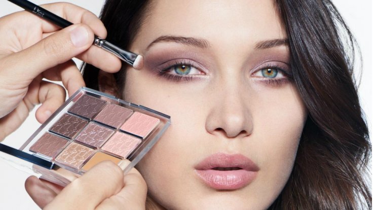 8 παλέτες σκιών για μυστυριώδες βλέμμα στις γιορτές