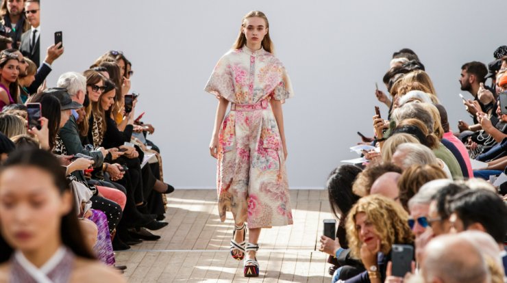 Ντύσου νεανικά και stylish με επιρροές των 90s