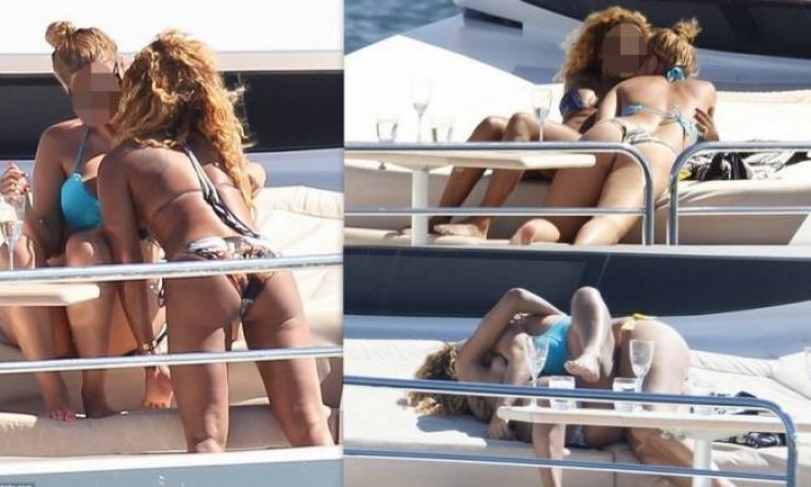 Καυτά φιλιά και αγκαλιές πασίγνωστης τραγουδίστριας με φίλη της! [εικόνες]