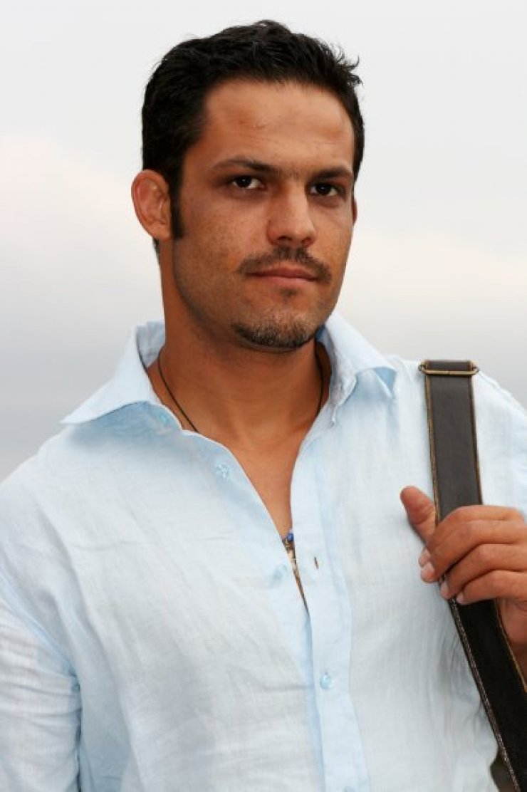 Δείτε τον ηθοποιό Χάρη Κκολό να χορεύει το 1997 το χορό του δρεπανιού [video]