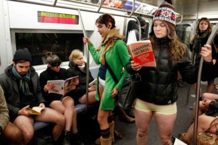 Γιορτάστηκε η... "Μέρα χωρίς παντελόνια στο Μετρό"!