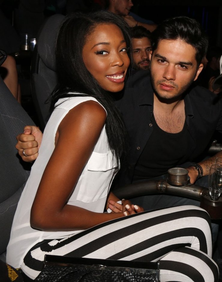 Χρήστος Μάστορας: Διαψεύδει την είδηση του γάμου και "δίνει" στεγνά την Καλομοίρα!