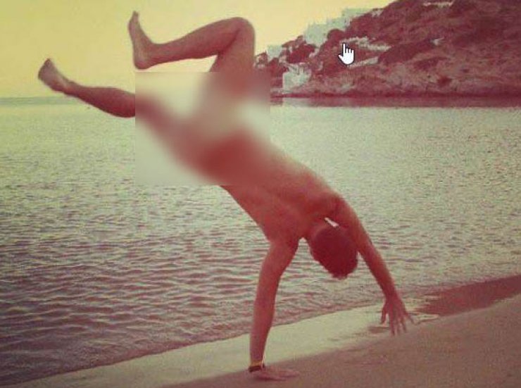 Γνωστος Κύπριος ολόγυμνος στην παραλία επειδή του το ζήτησε ο Άγιος Φανούριος!