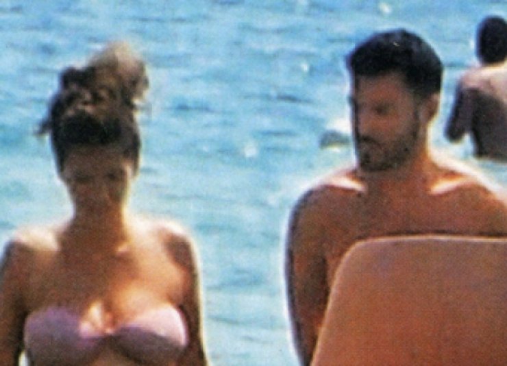 Η Βάσω Λασκαράκη με φουσκωμένη κοιλίτσα! [φωτό]