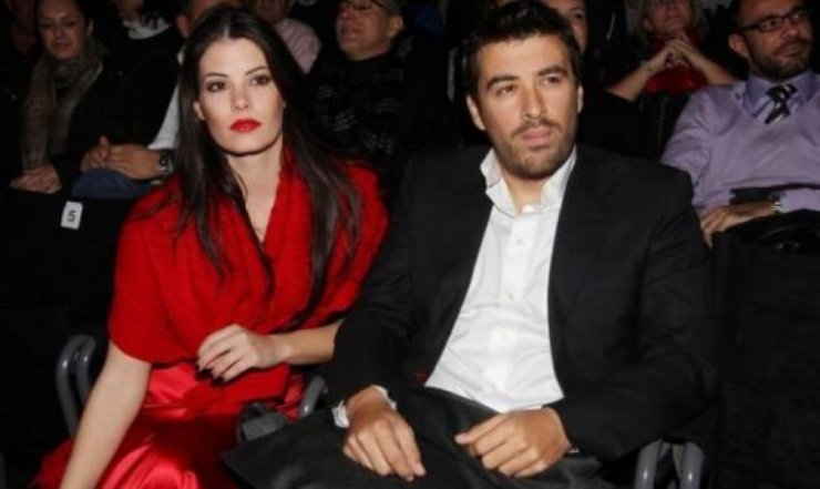 Κορινθίου - Αϊβάζης: Δείτε το τρυφερό φιλί στο στόμα!