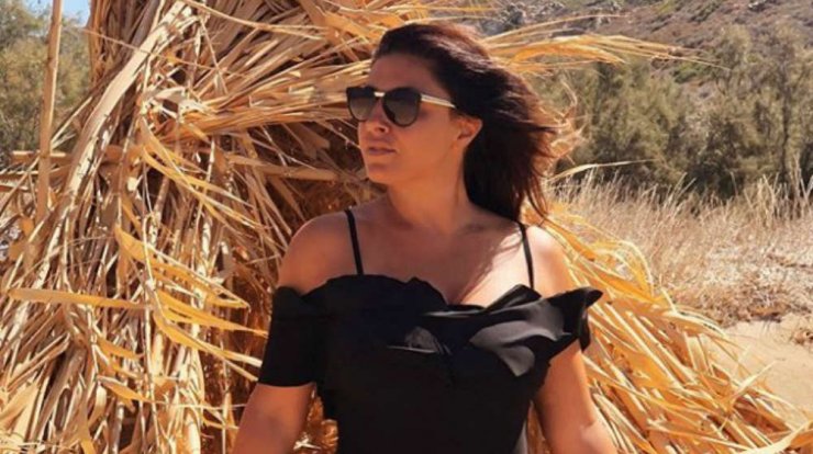 Έλενα Παπαρίζου: Ποζάρει με μαγιό μέσα στο Φθινόπωρο χωρίς ρετούς και μακιγιάζ! 